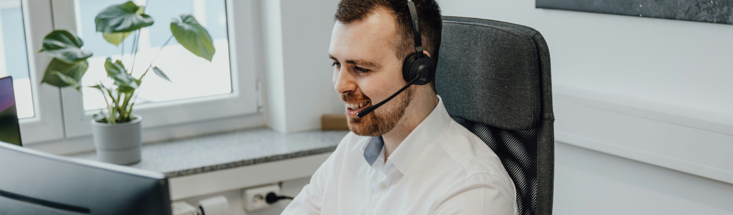 Επικοινωνήστε μαζί μας contact us